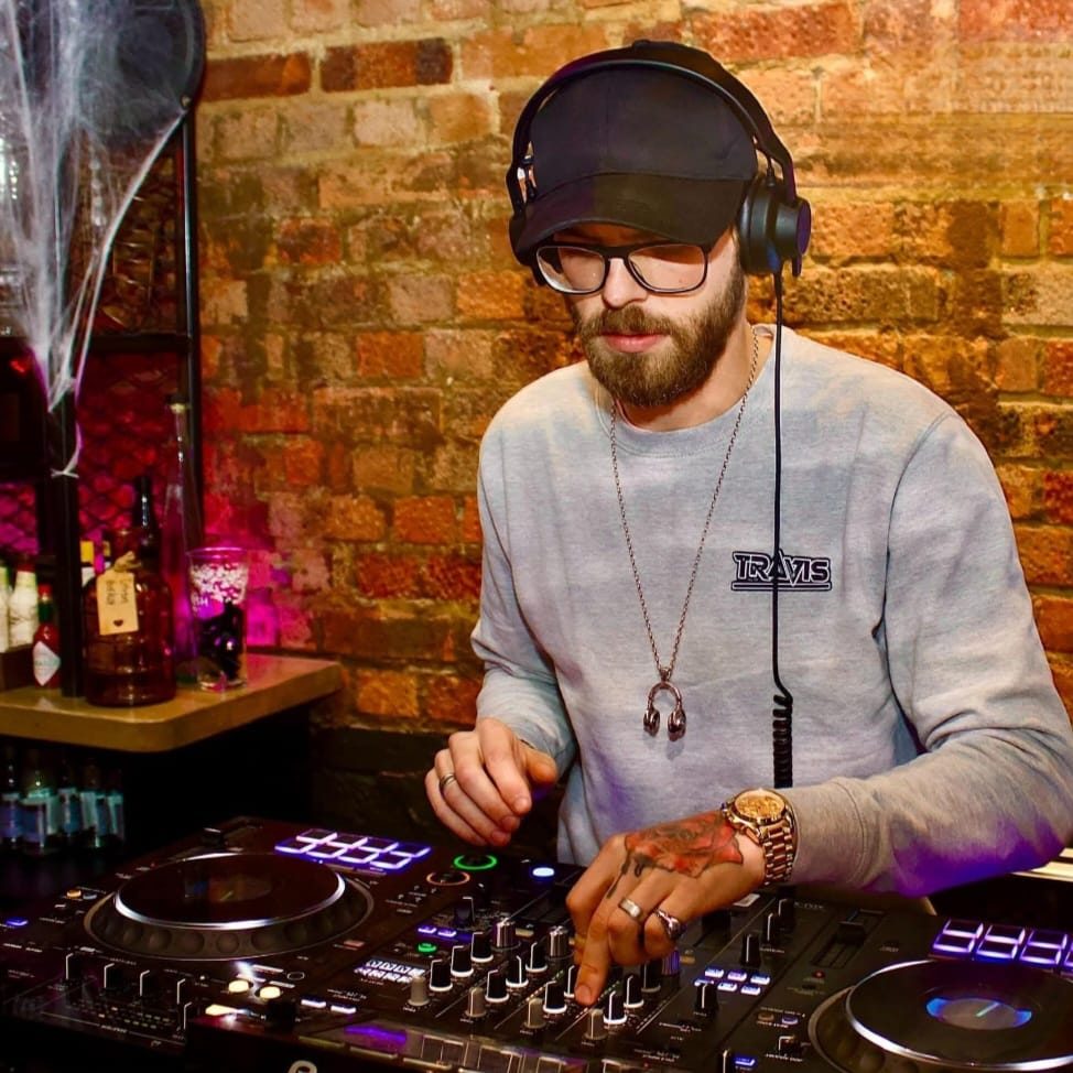 DJ Travis – House and Techno DJ, founder of Bfam Crew, at In2Groove Radio