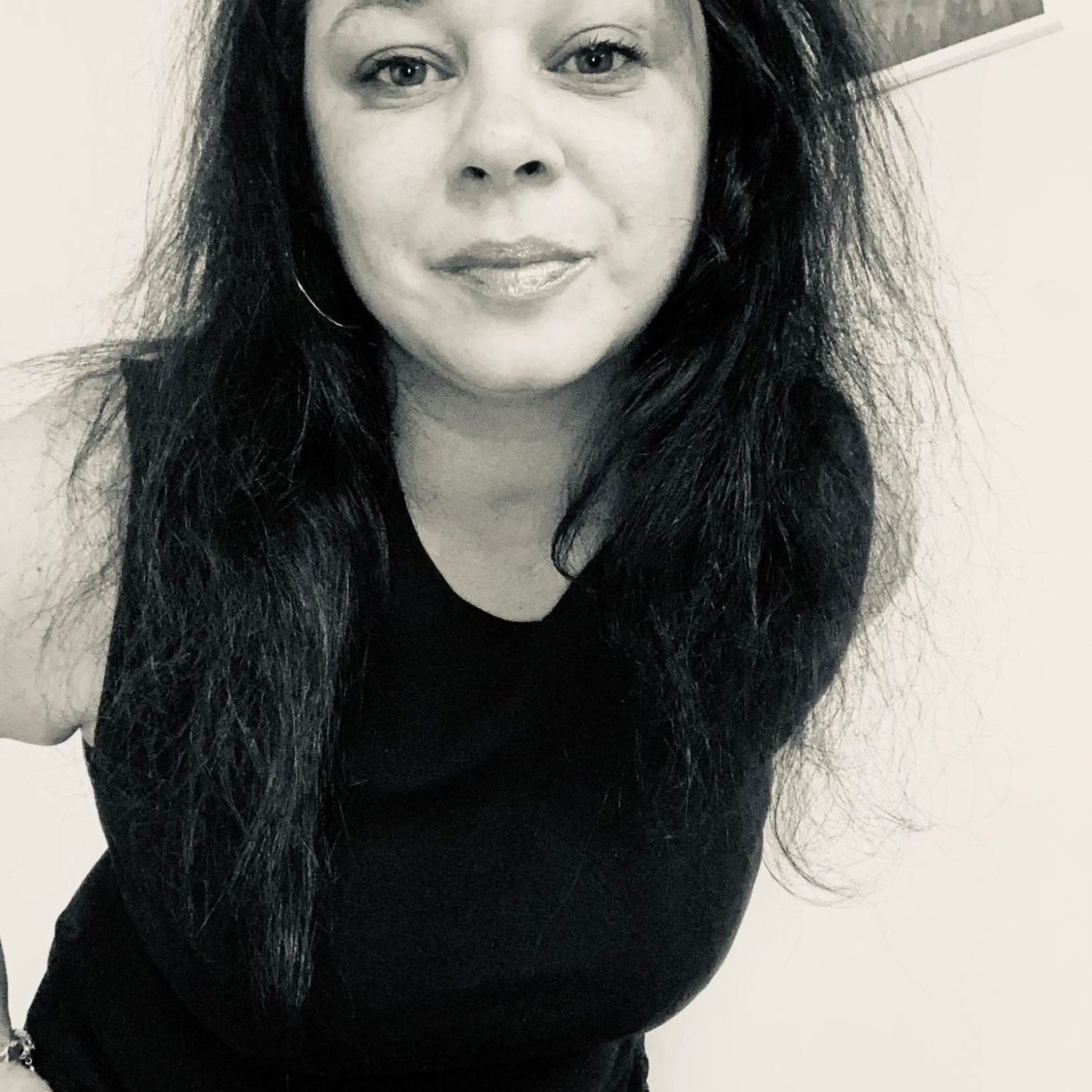 DJ Suza – Deep, tech, and organic house DJ based between Prague and London at In2Groove Radio